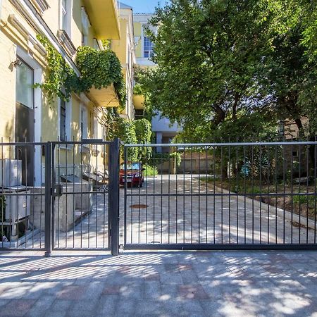 Self Check-In Apartments Near Landscape Alley Kiew Exterior foto