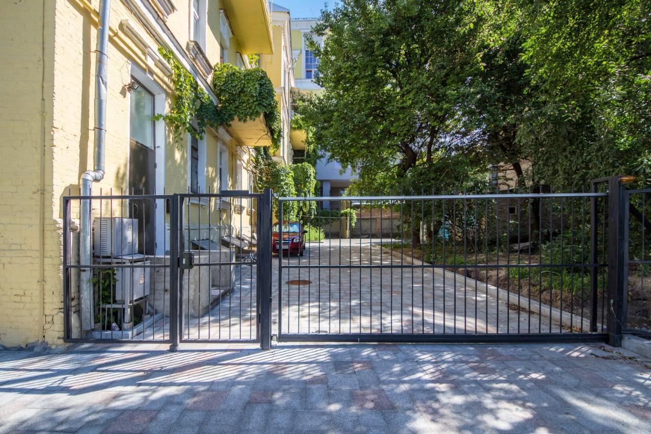 Self Check-In Apartments Near Landscape Alley Kiew Exterior foto